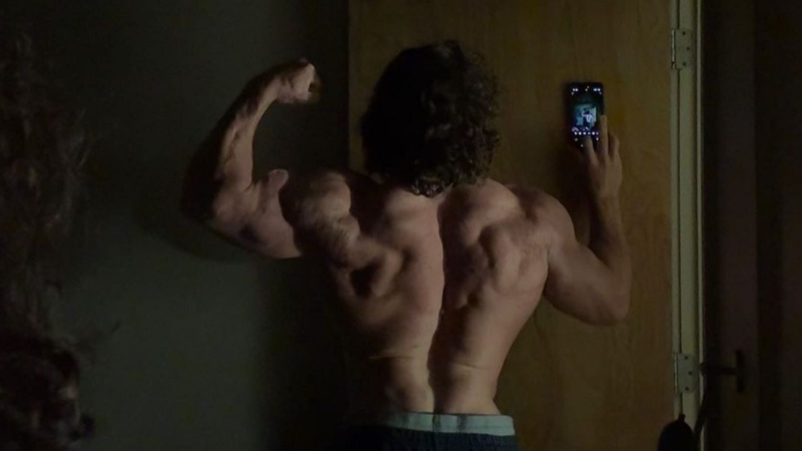 Sam Sulek's back (Image via Youtube)